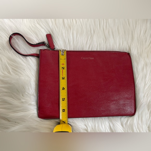 Calvin Klein red leather wallet / wristlet - Picture 6 of 6